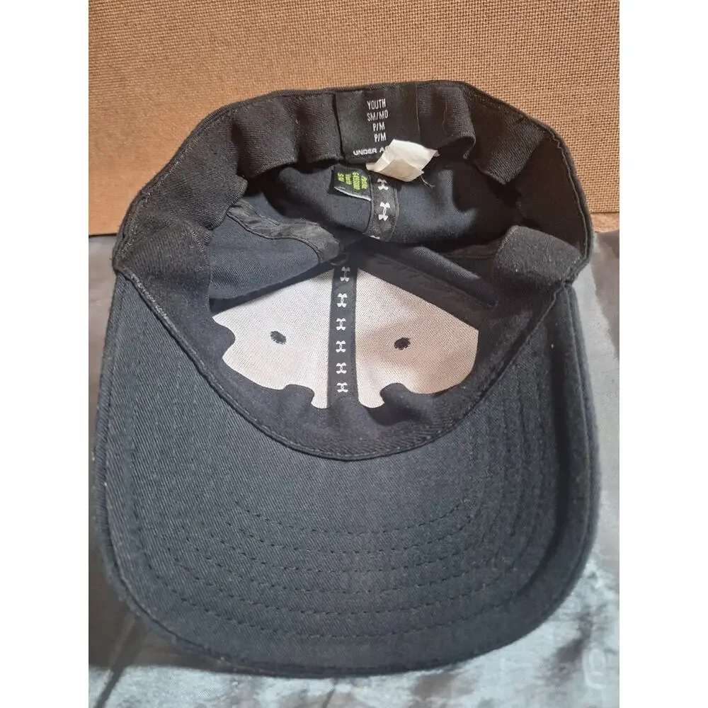 Under Armour Fitted Youth Black Embroidered Baseball Cap Size S/M